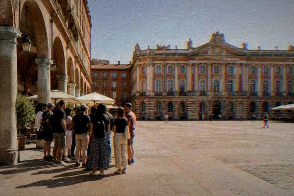A walking group gathered on Place du Capitole