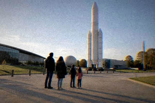 Space park exhibits at Cité de l'Espace