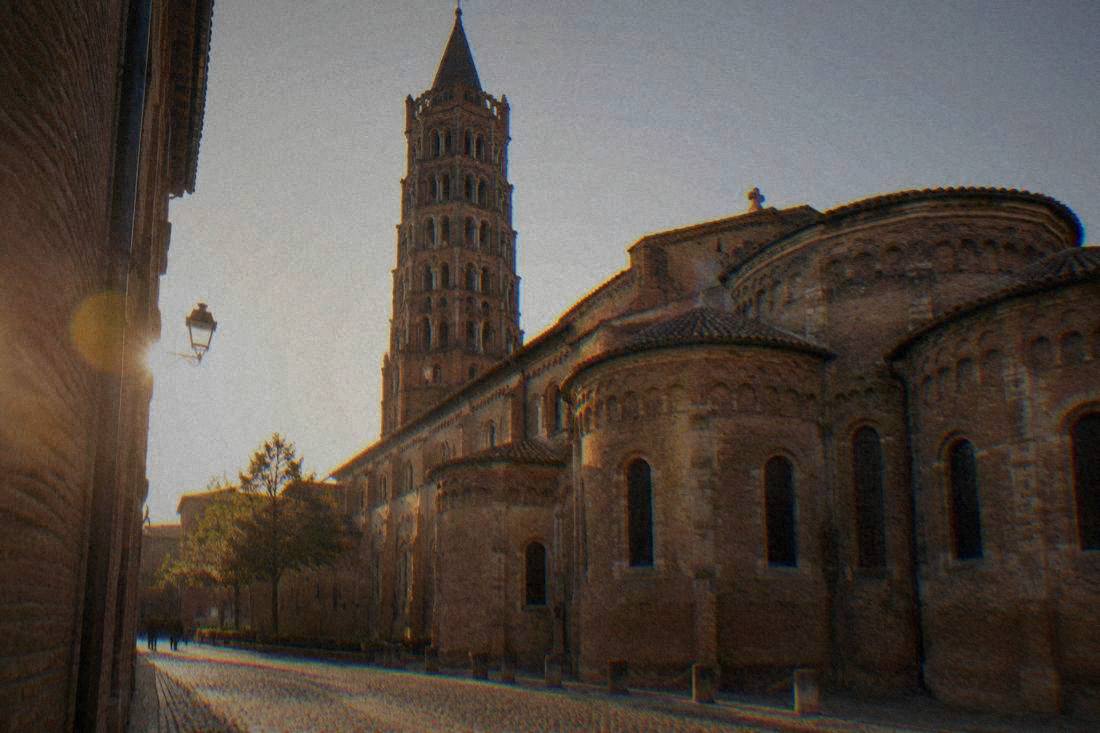 Saint-Sernin basilica in brick and stone