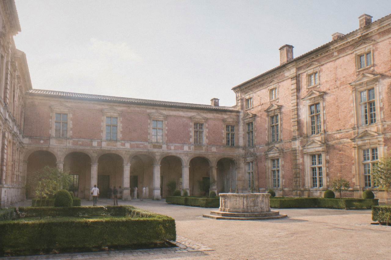 The pink brick courtyard facade of the Hotel d'Assezat in Toulouse, home of the Fondation Bemberg art collection