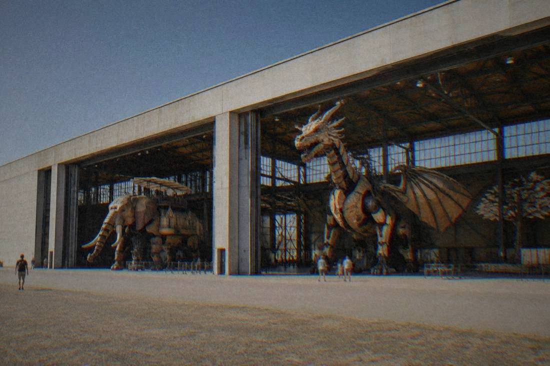 Giant mechanical creatures in the hall