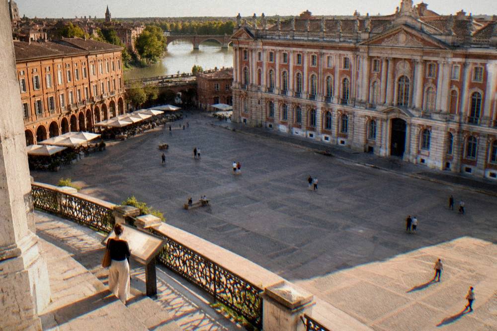 A visitor reading an information panel outside a museum entrance in Toulouse
