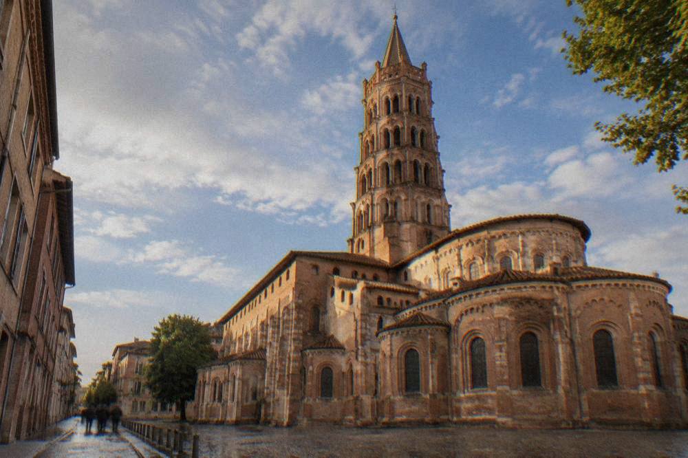 Rue du Taur stretching toward the tower of the Basilique Saint-Sernin