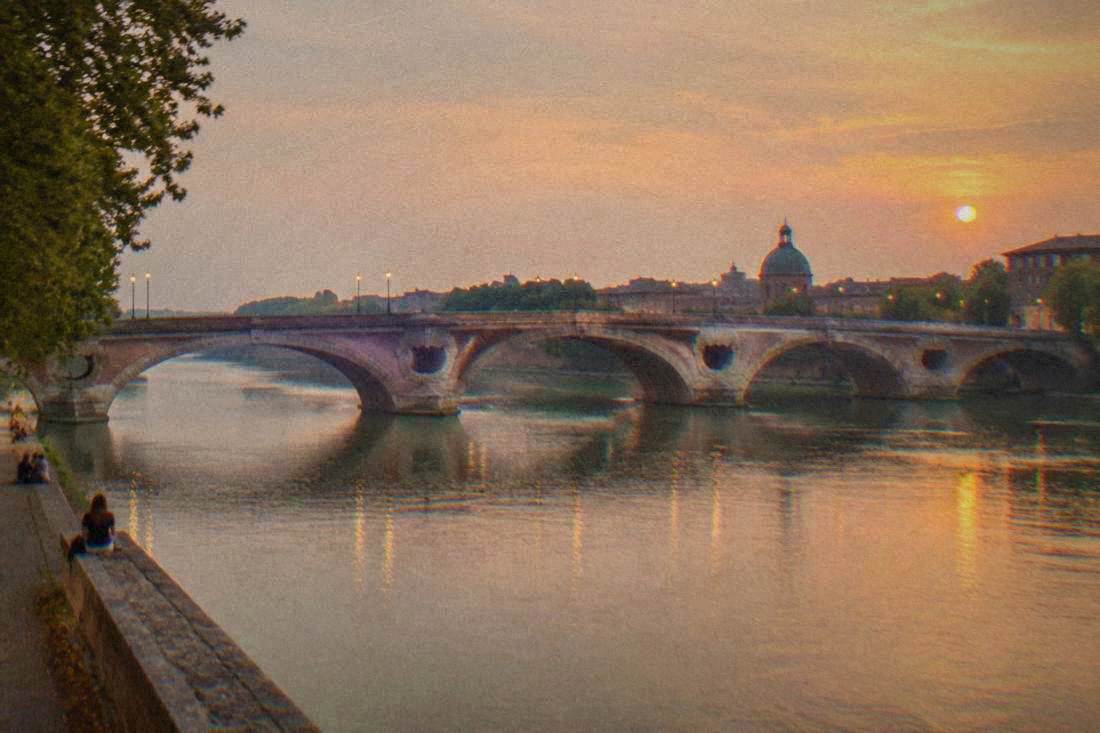 Pont Neuf over the Garonne at dusk