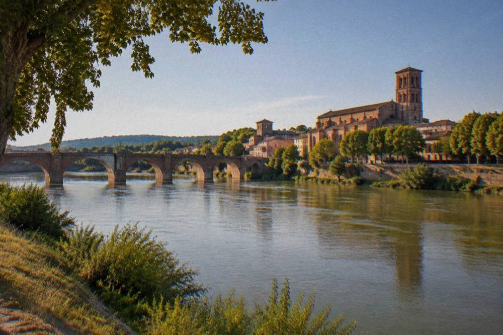 The wide Tarn river flowing past tree-lined banks near Moissac