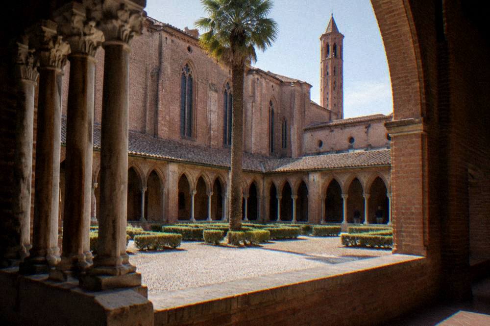 The brick interior of the Couvent des Jacobins in Toulouse with its central palm column