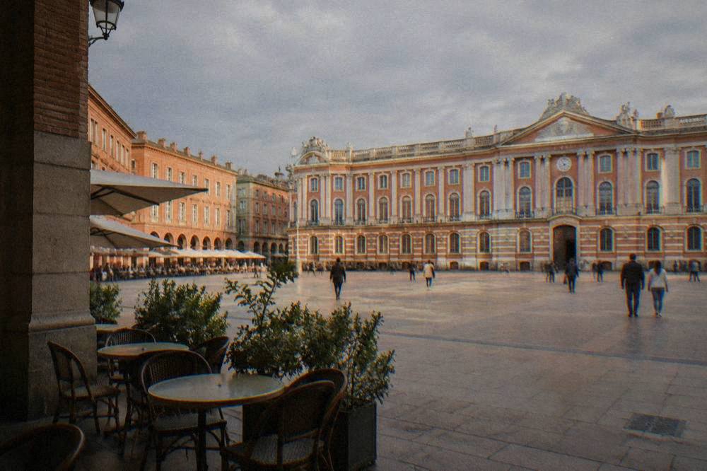 The Capitole building in Toulouse with its pink facade and courtyard arches